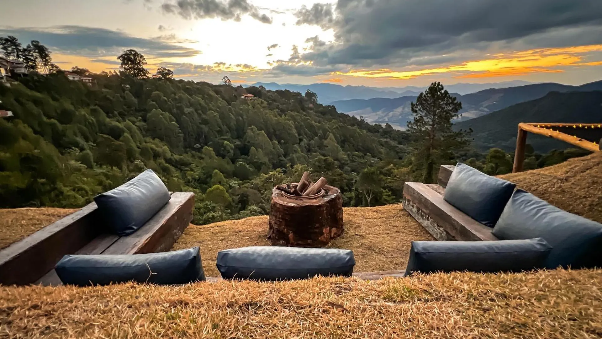 דירות Campos do Jordão Chale Europeu Com Vista Infinita E Cinema Em C. Do Jordao